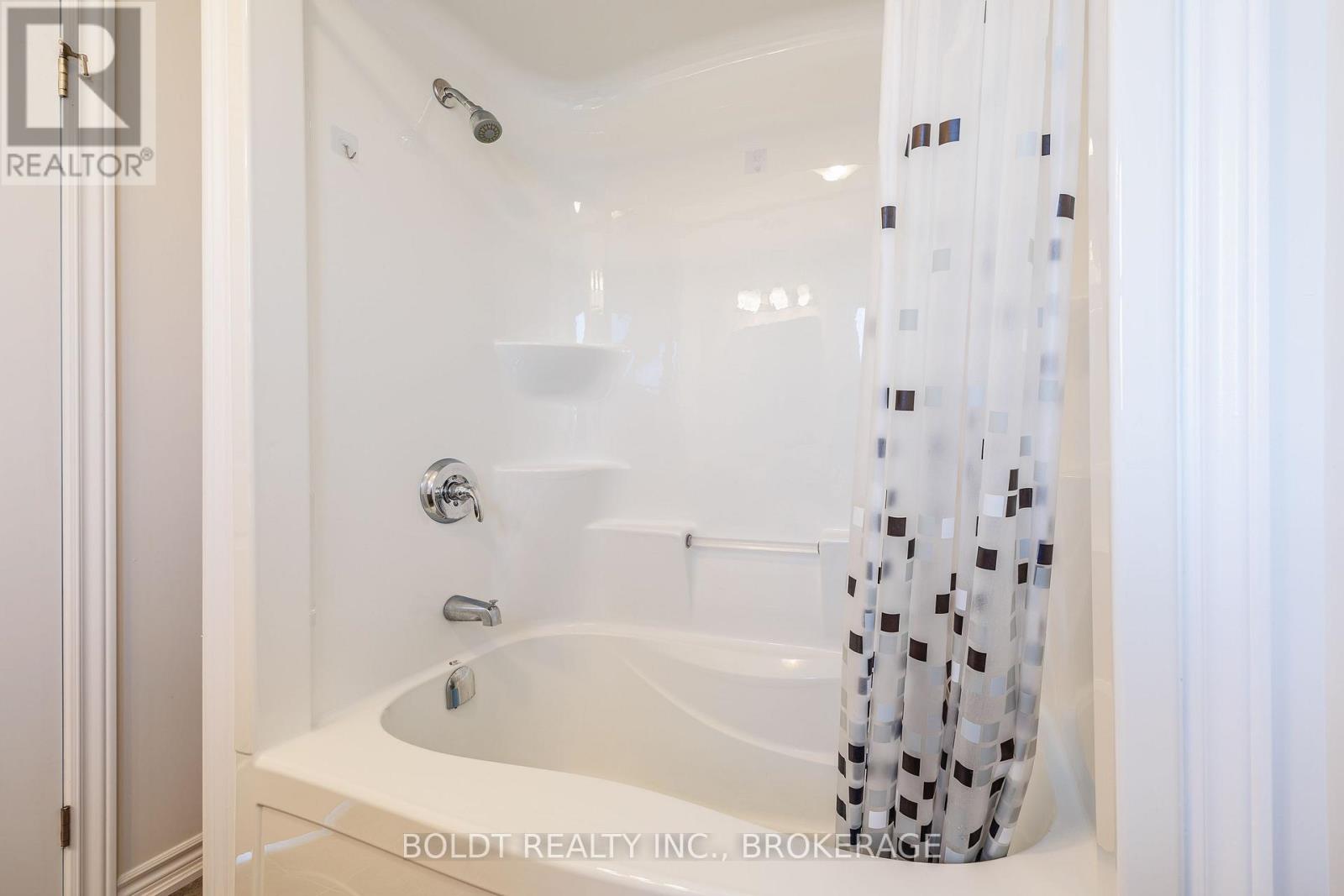 8037 Brookside Drive, Niagara Falls, Ontario  L2H 3T9 - Photo 20 - X13698778