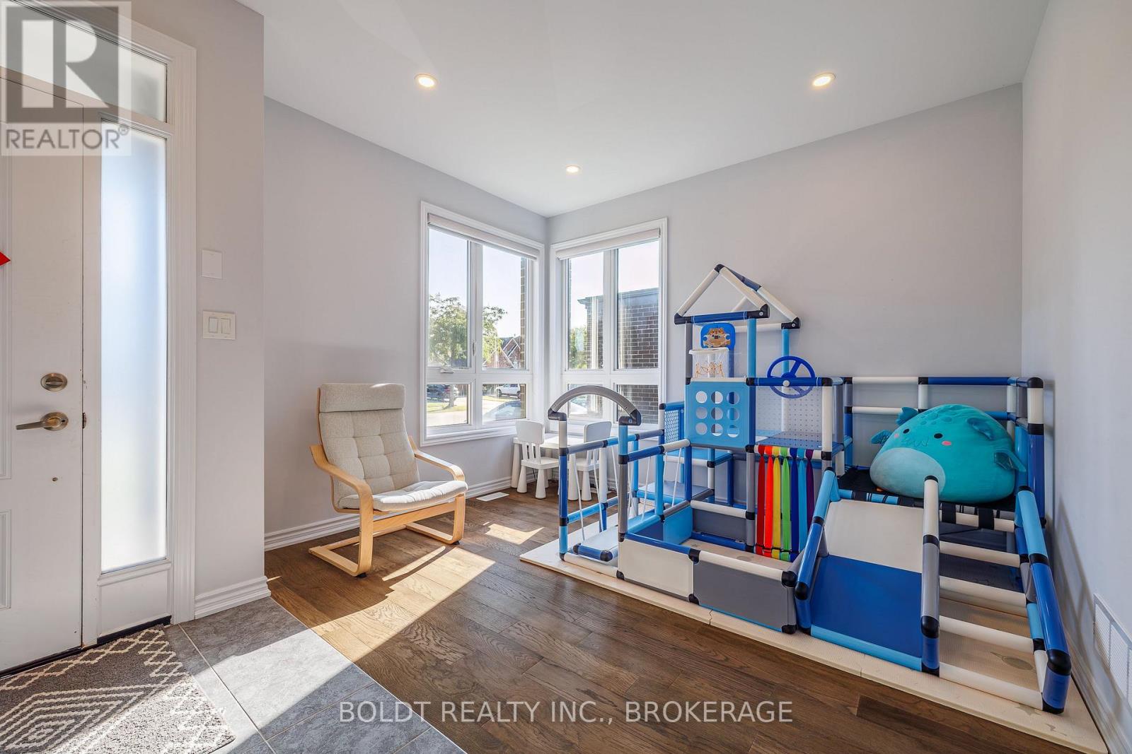 8037 Brookside Drive, Niagara Falls, Ontario  L2H 3T9 - Photo 5 - X13698778