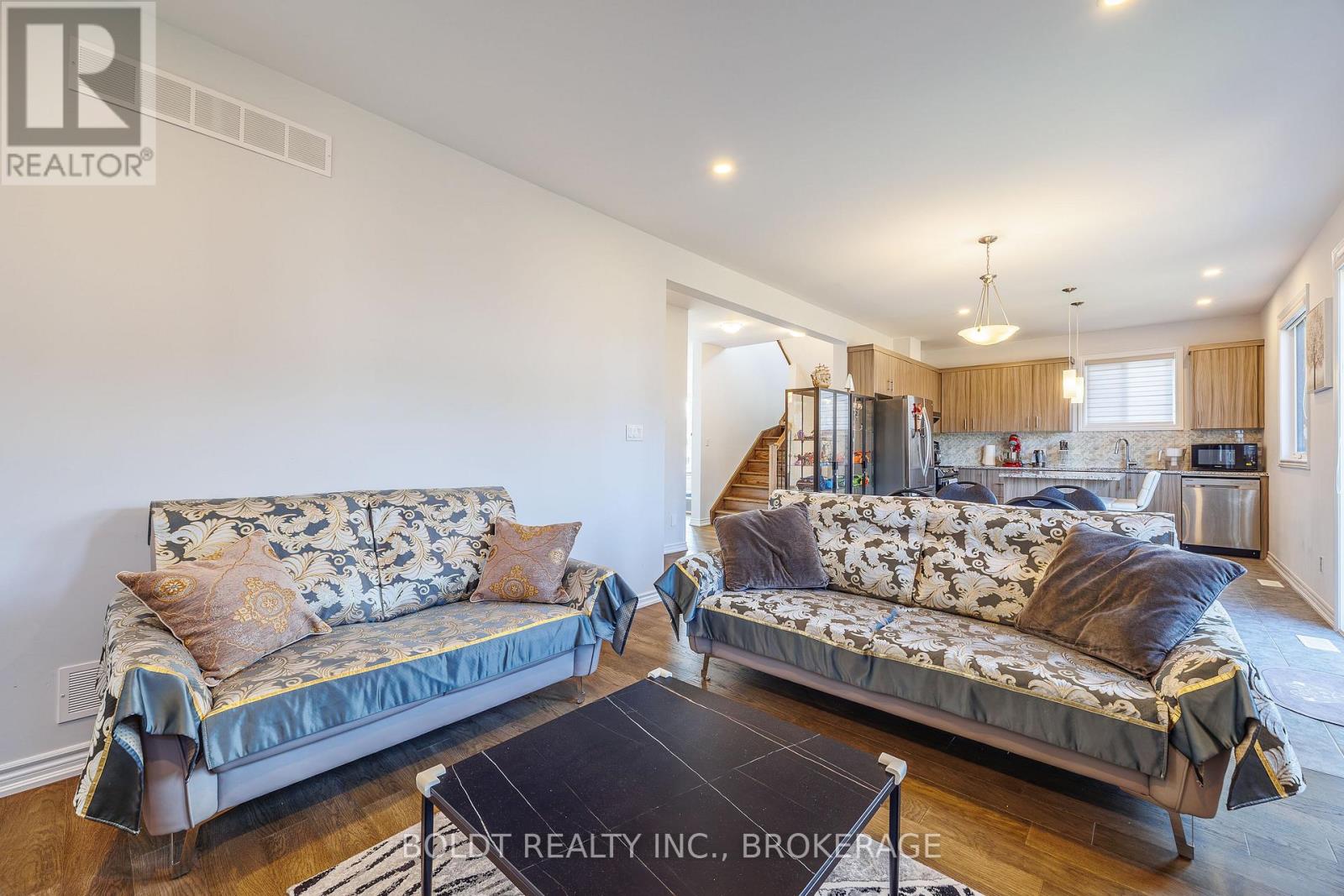 8037 Brookside Drive, Niagara Falls, Ontario  L2H 3T9 - Photo 7 - X13698778