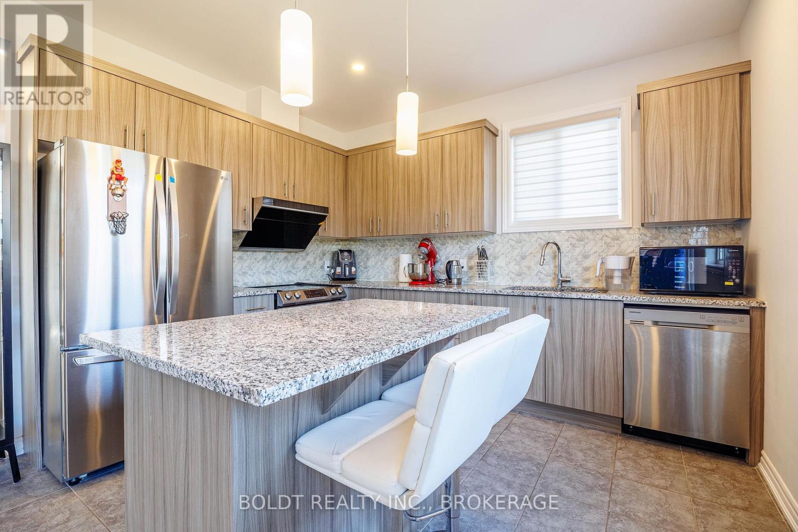 8037 Brookside Drive, Niagara Falls, Ontario  L2H 3T9 - Photo 9 - X13698778