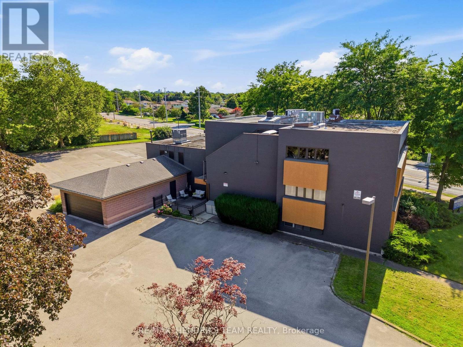 UPPER FLOOR (2A) - 320 VINE STREET, St. Catharines, Ontario