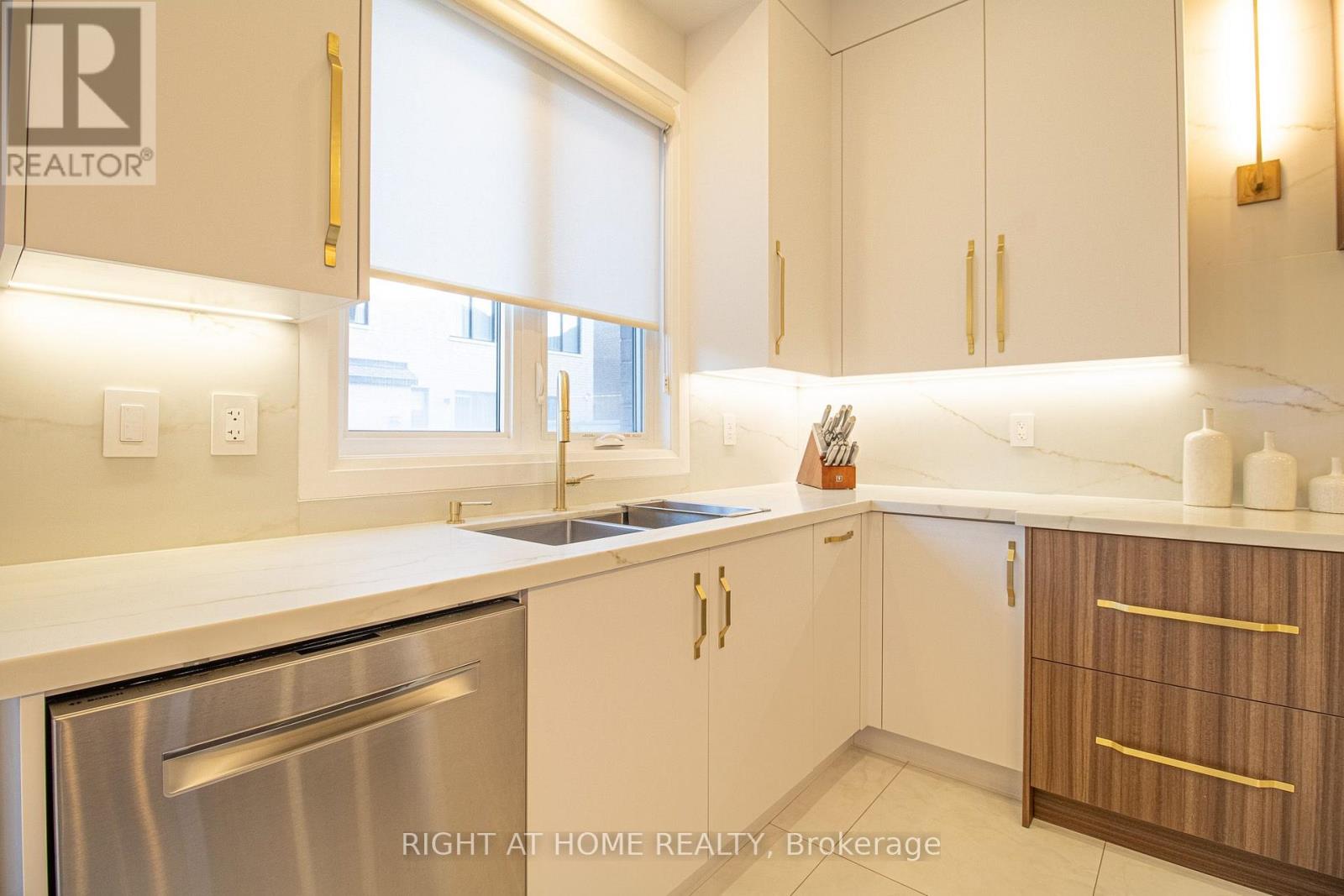 43 Longworth Avenue, Richmond Hill, Ontario  L4E 1J2 - Photo 6 - N13698784