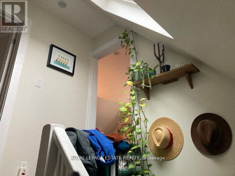 128 Mavety Street, Toronto, Ontario  M6P 2L9 - Photo 7 - W13698832