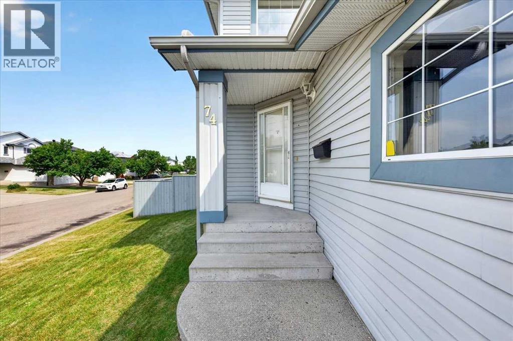 74 Anaheim Gardens NE, Calgary, Alberta  T1Y 7C8 - Photo 3 - A2334026