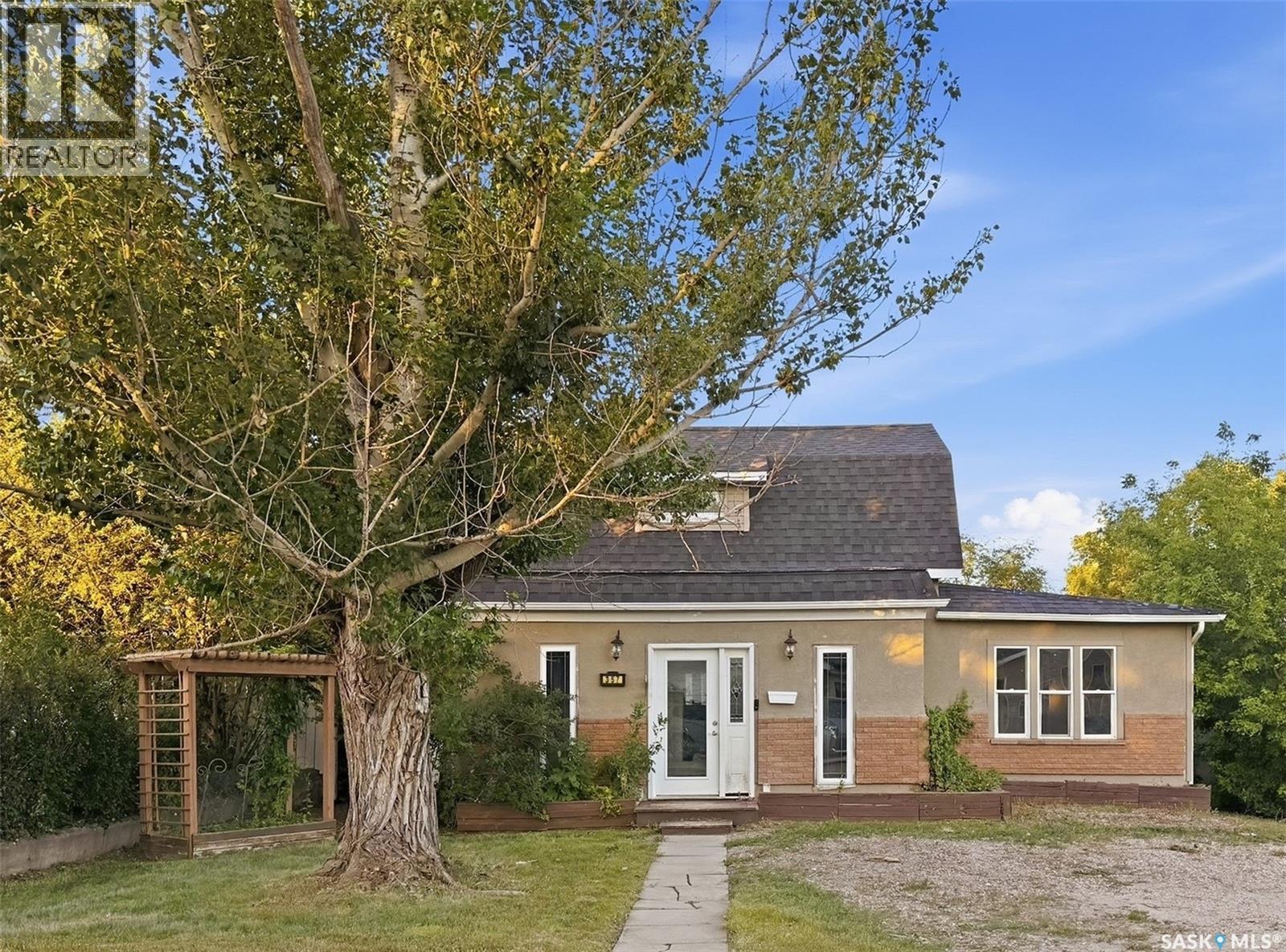 357 3rd Avenue Ne, Swift Current, Saskatchewan  S9H 2G8 - Photo 1 - SK046011