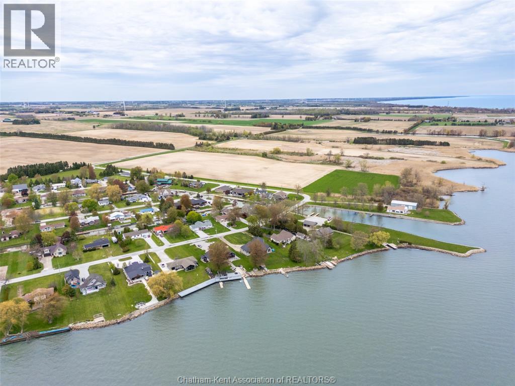 18400 Marine Park Drive, Rondeau Bay Estates, Ontario  N0P 1X0 - Photo 43 - 26020428