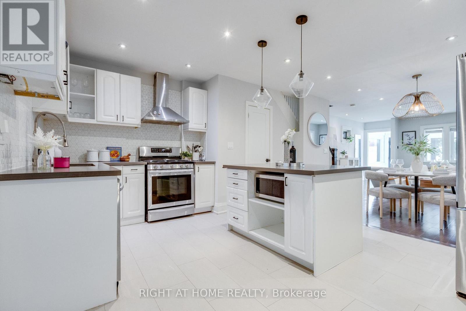 386 Winona Drive, Toronto, Ontario  M6C 3T5 - Photo 12 - C13698878