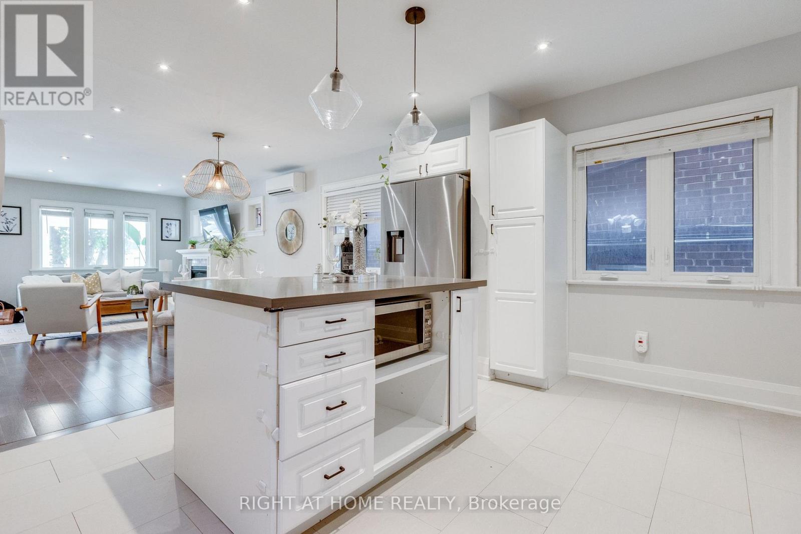 386 Winona Drive, Toronto, Ontario  M6C 3T5 - Photo 13 - C13698878