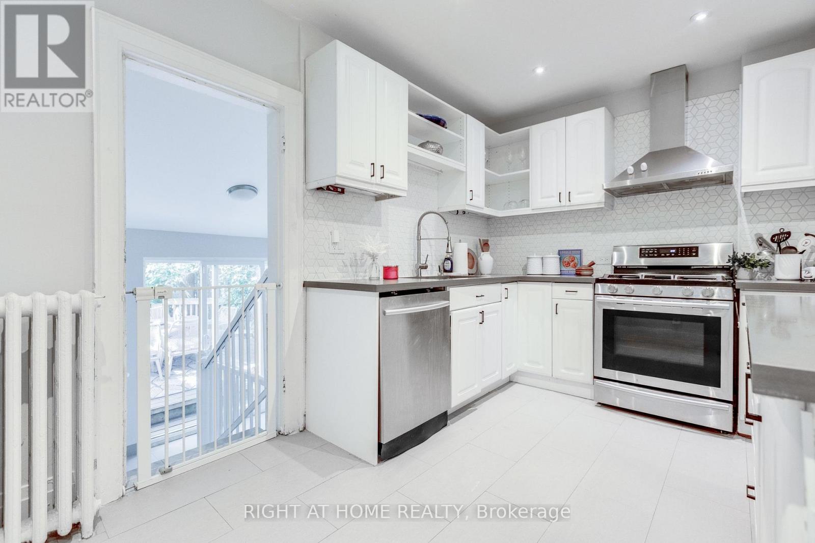 386 Winona Drive, Toronto, Ontario  M6C 3T5 - Photo 15 - C13698878