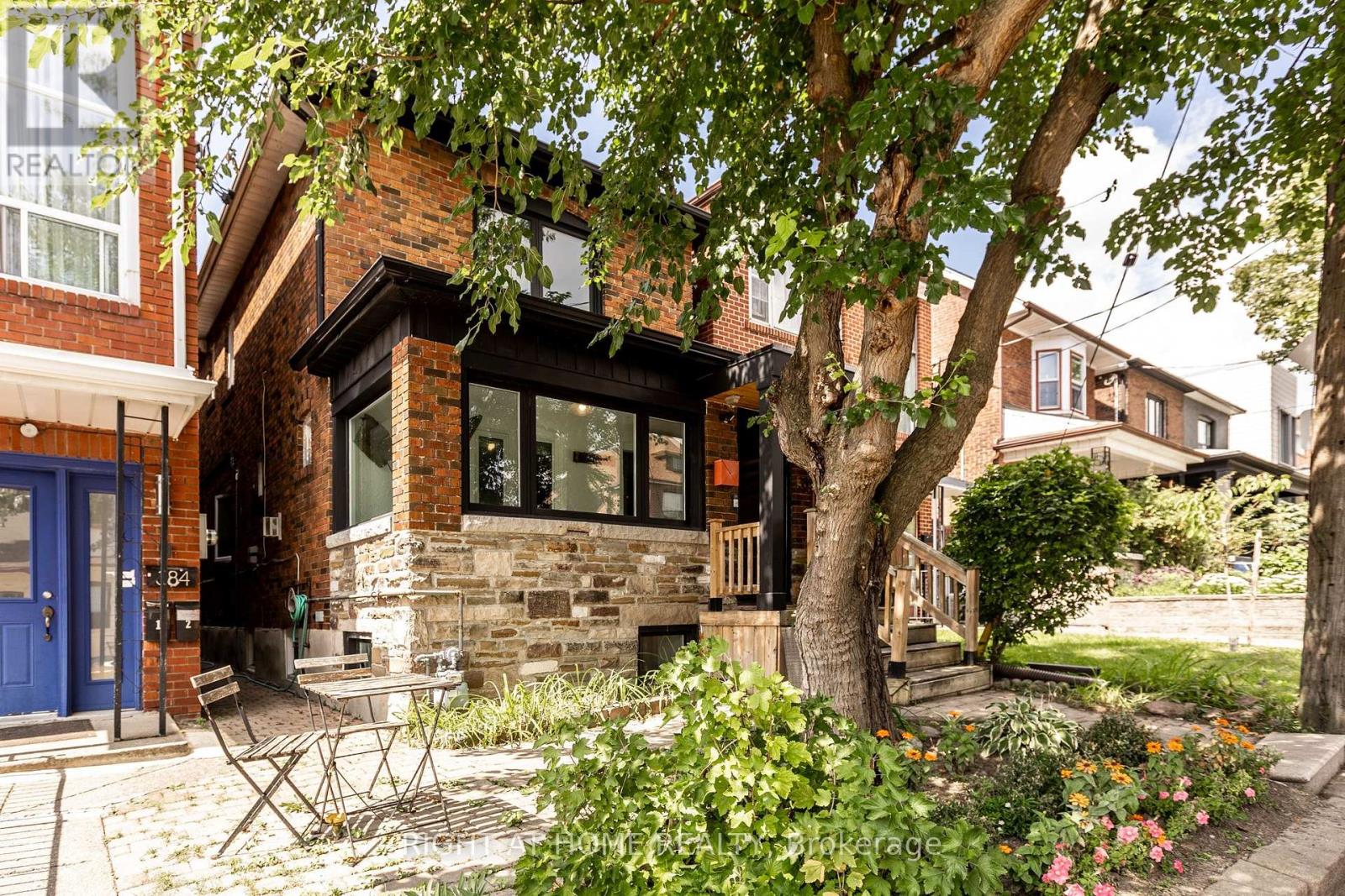 386 Winona Drive, Toronto, Ontario  M6C 3T5 - Photo 2 - C13698878