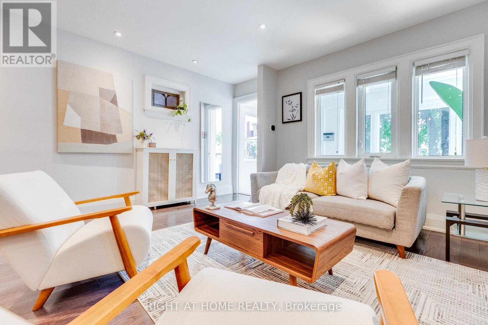 386 Winona Drive, Toronto, Ontario  M6C 3T5 - Photo 7 - C13698878