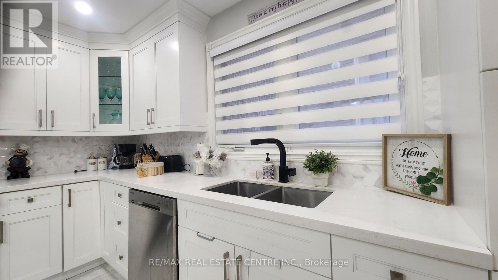 Main - 4079 Trapper Crescent, Mississauga, Ontario  L5L 3A7 - Photo 12 - W13698846