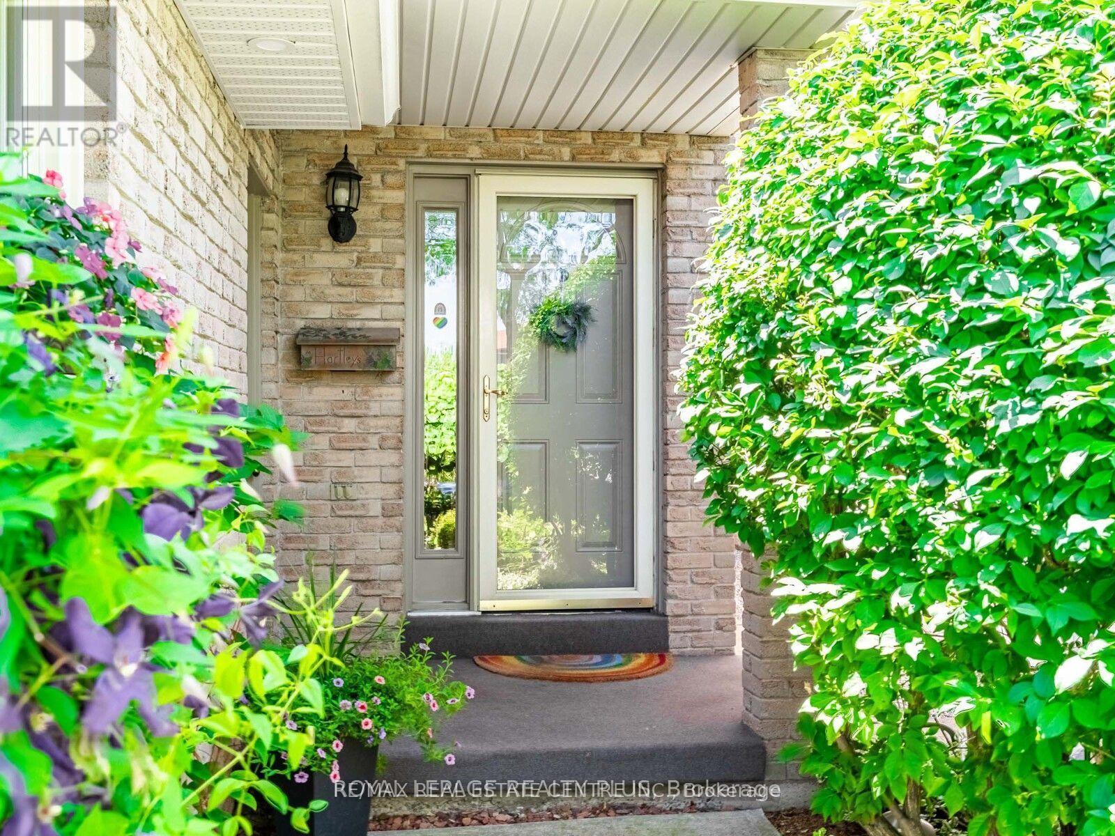 Main - 4079 Trapper Crescent, Mississauga, Ontario  L5L 3A7 - Photo 3 - W13698846