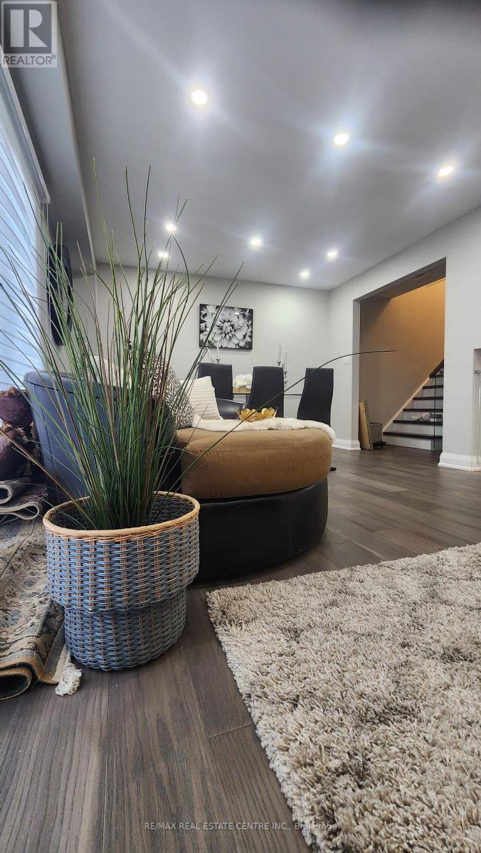 Main - 4079 Trapper Crescent, Mississauga, Ontario  L5L 3A7 - Photo 8 - W13698846