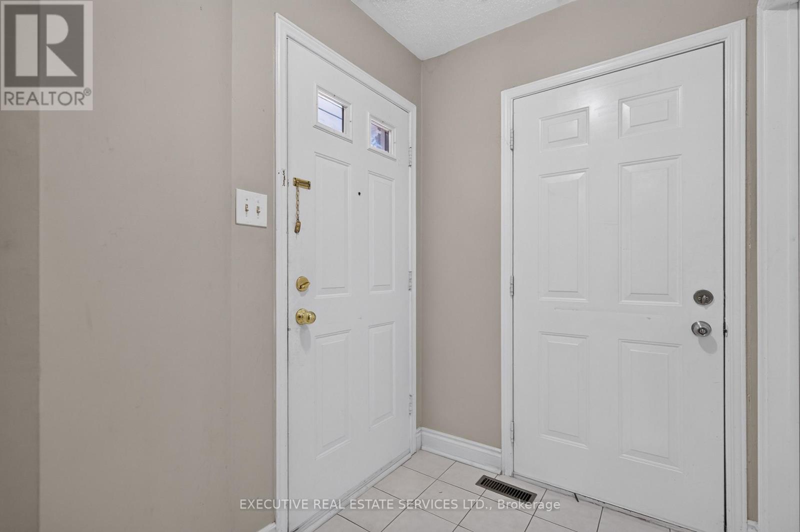 5489 Cosmic Crescent, Mississauga, Ontario  L4Z 3R8 - Photo 15 - W13698858