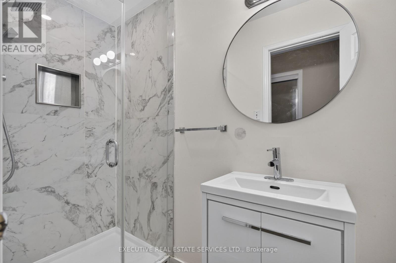 5489 Cosmic Crescent, Mississauga, Ontario  L4Z 3R8 - Photo 38 - W13698858