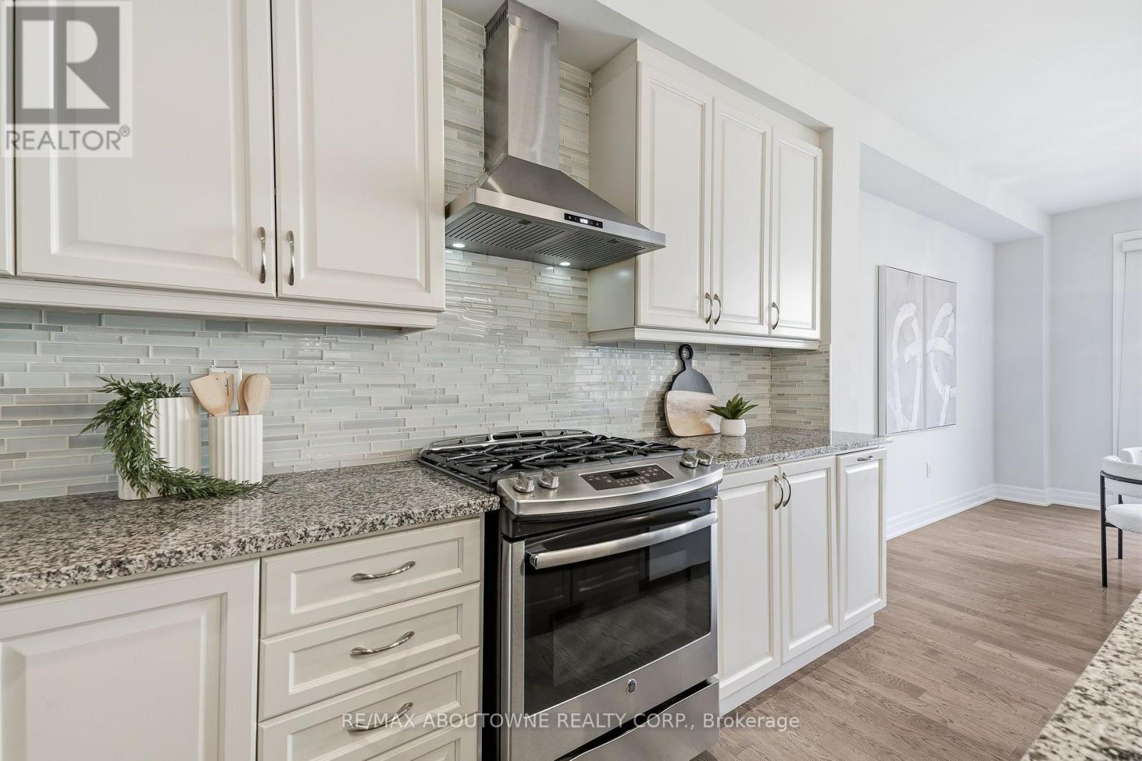 290 Wisteria Way, Oakville, Ontario  L6M 1L6 - Photo 23 - W13698862
