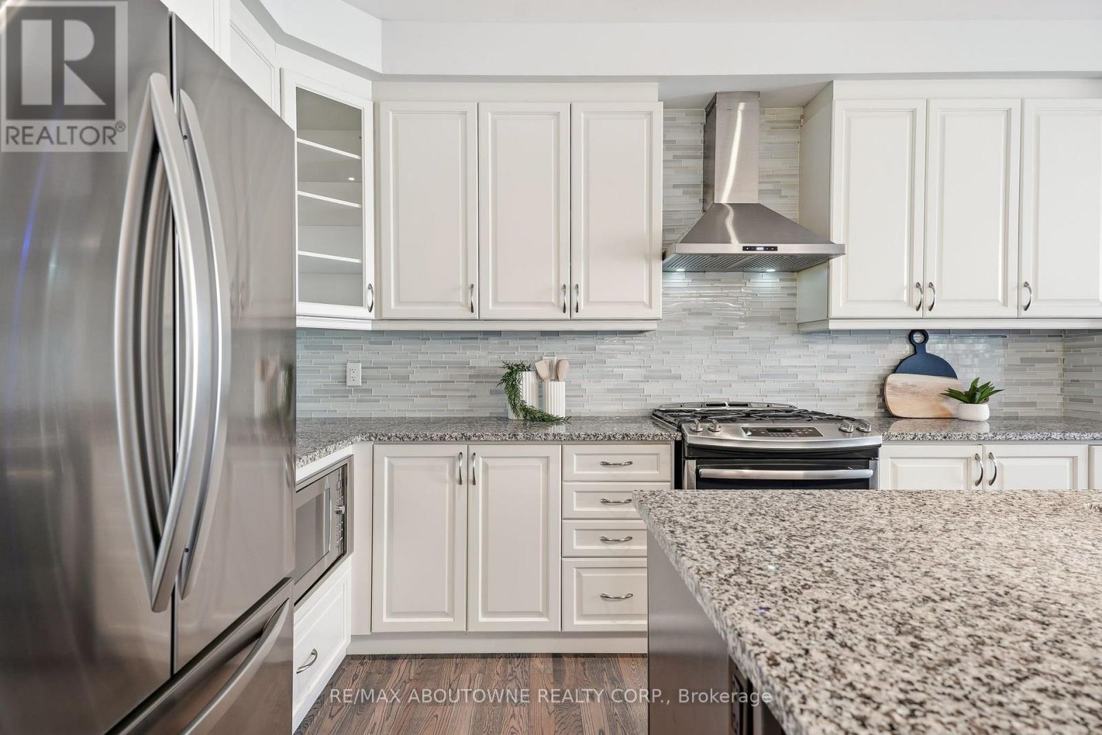 290 Wisteria Way, Oakville, Ontario  L6M 1L6 - Photo 24 - W13698862