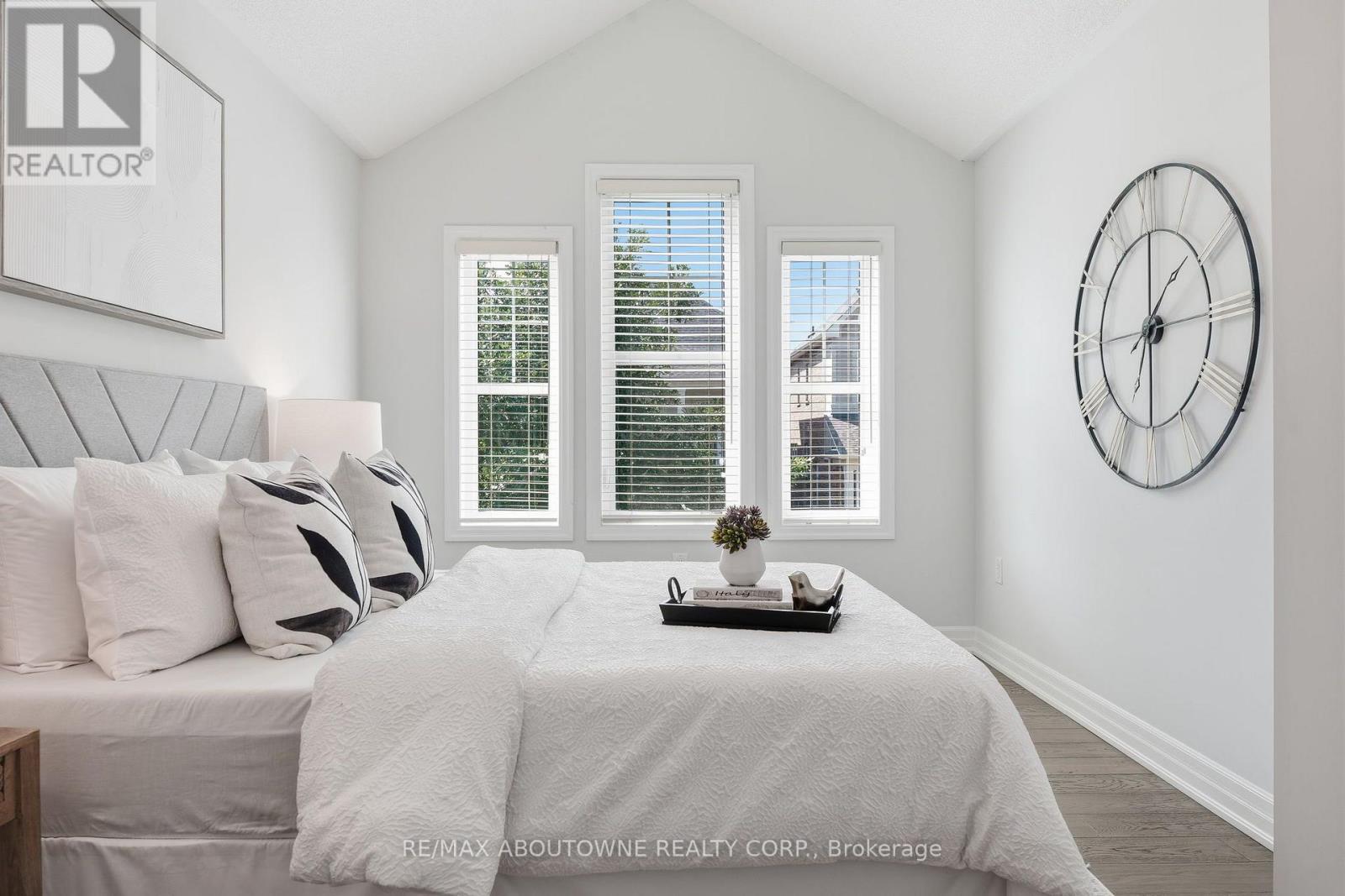 290 Wisteria Way, Oakville, Ontario  L6M 1L6 - Photo 36 - W13698862