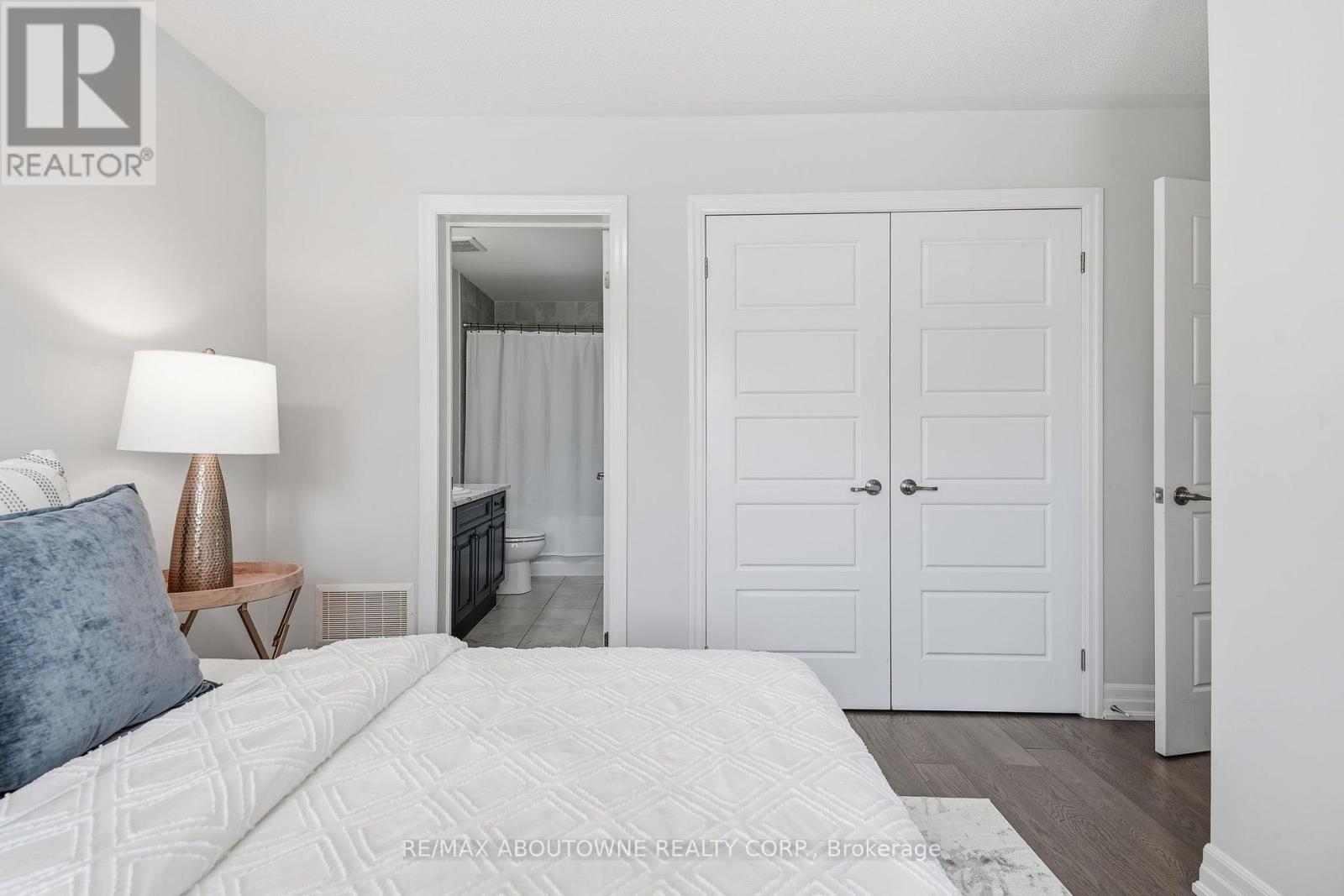 290 Wisteria Way, Oakville, Ontario  L6M 1L6 - Photo 40 - W13698862
