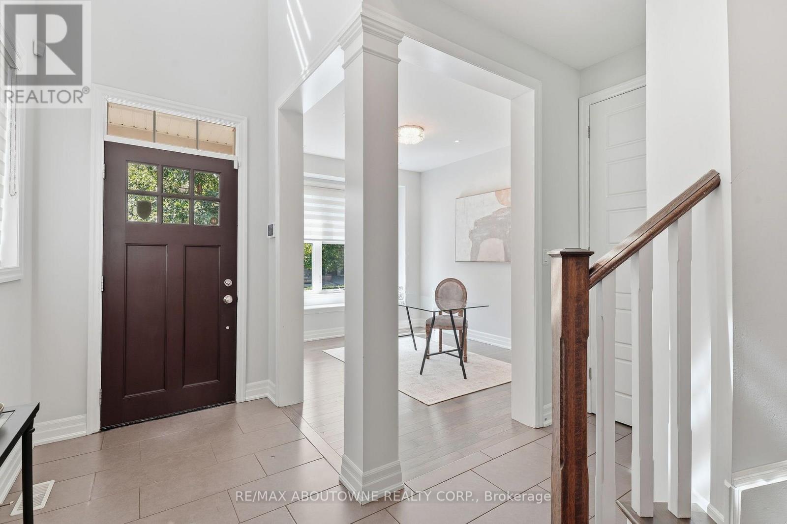 290 Wisteria Way, Oakville, Ontario  L6M 1L6 - Photo 5 - W13698862