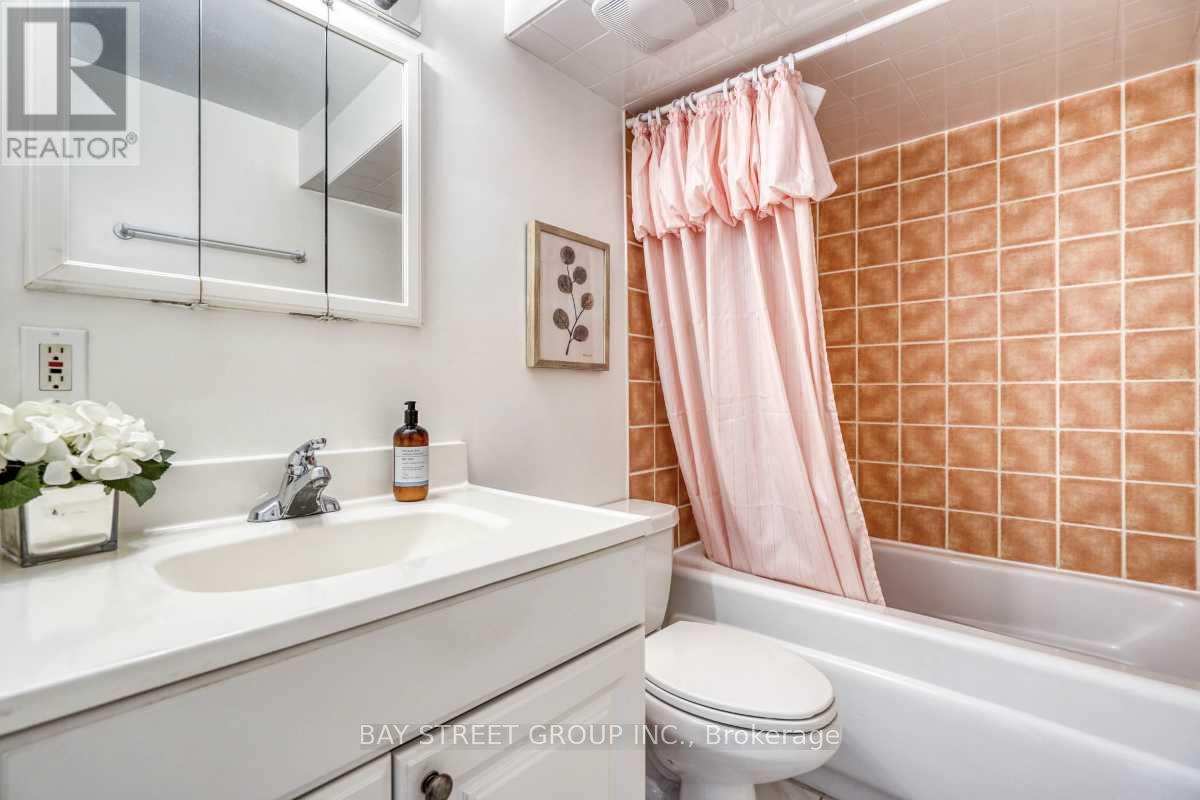 163 Song Meadoway, Toronto, Ontario  M2H 2V1 - Photo 28 - C13698828