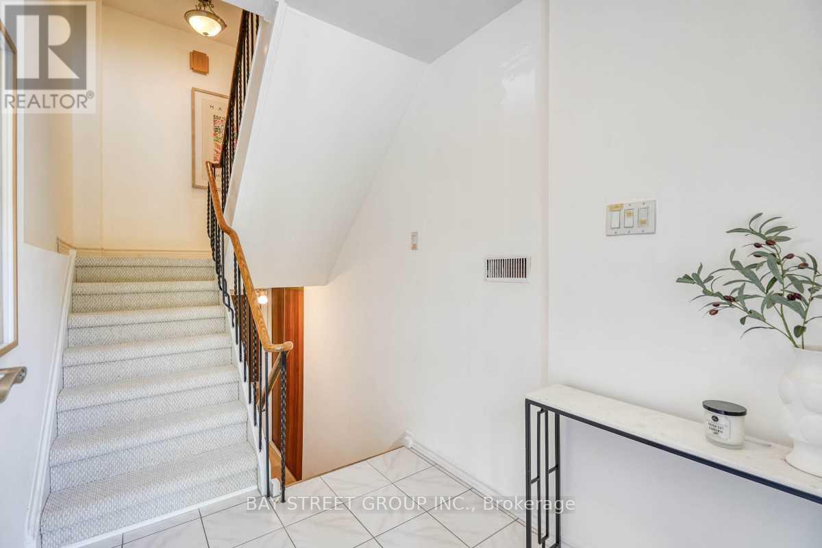 163 Song Meadoway, Toronto, Ontario  M2H 2V1 - Photo 3 - C13698828