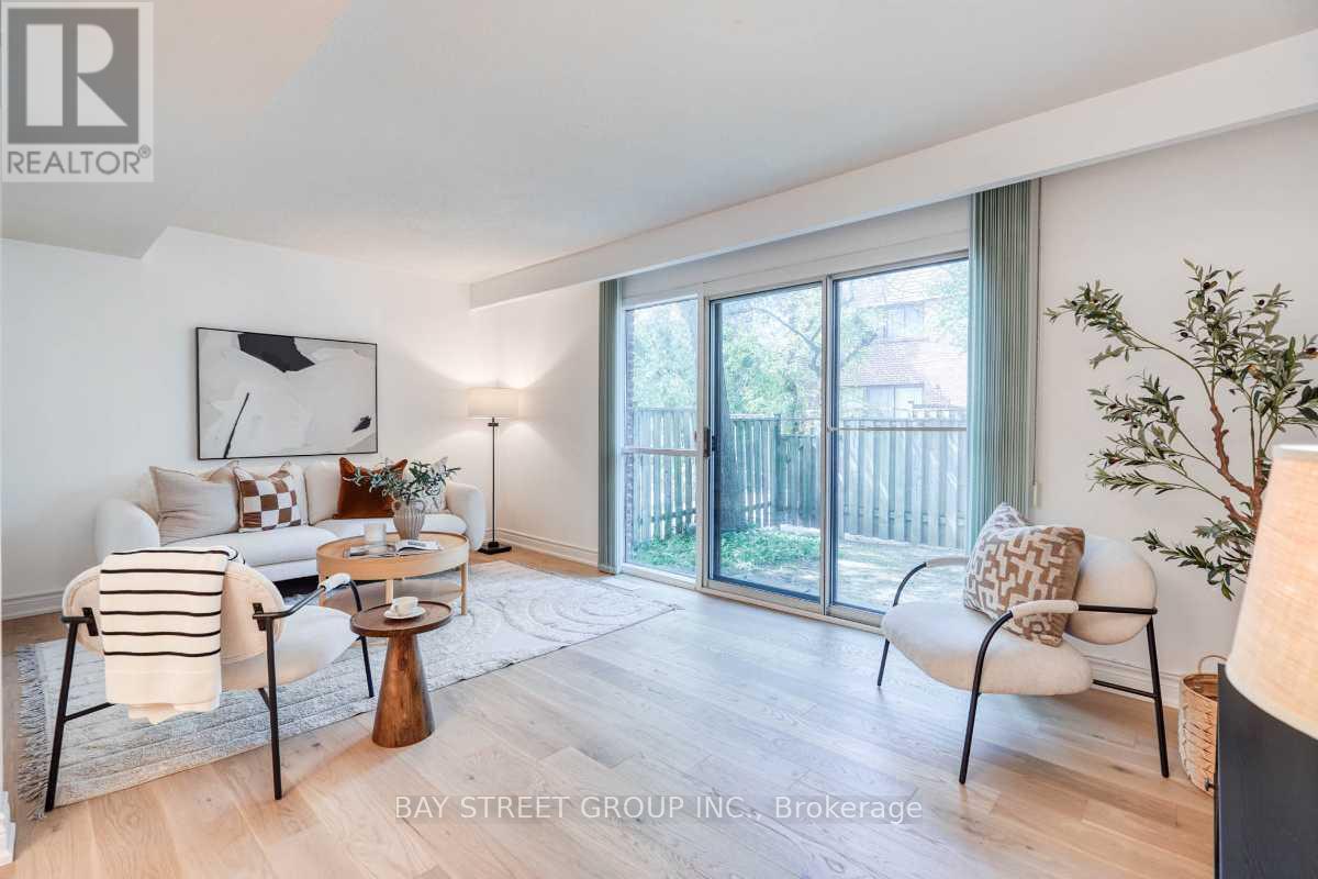 163 Song Meadoway, Toronto, Ontario  M2H 2V1 - Photo 5 - C13698828