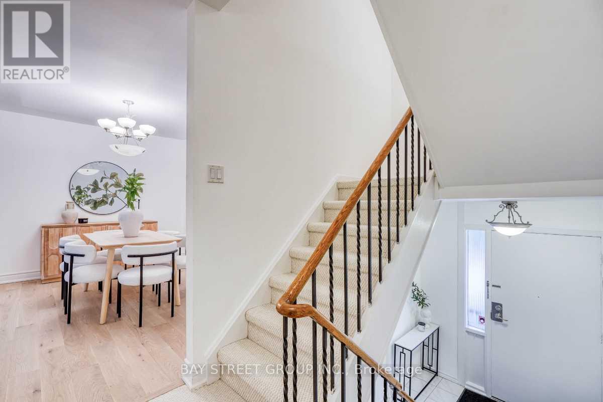 163 Song Meadoway, Toronto, Ontario  M2H 2V1 - Photo 4 - C13698828