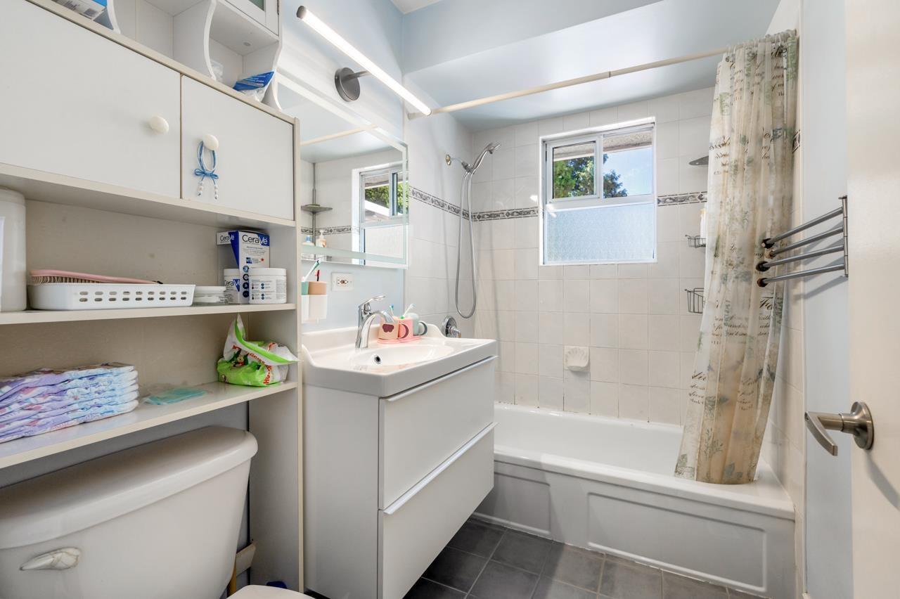 14940 Kew Drive, Surrey, British Columbia  V3R 4Y2 - Photo 11 - R3157711