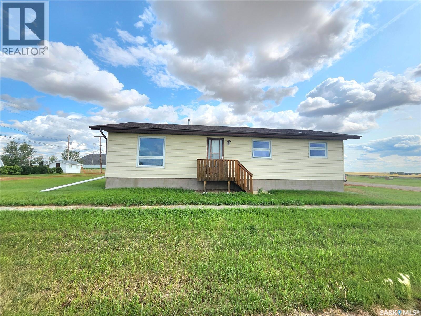 117 Railway Avenue, Prelate, Saskatchewan  S0N 2B0 - Photo 2 - SK046093