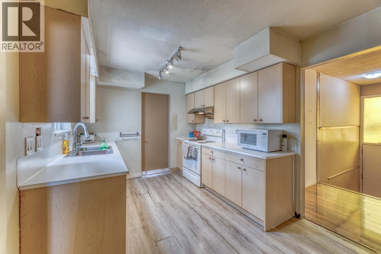 920 Harris Avenue, Coquitlam, British Columbia  V3K 1S1 - Photo 11 - R3157705