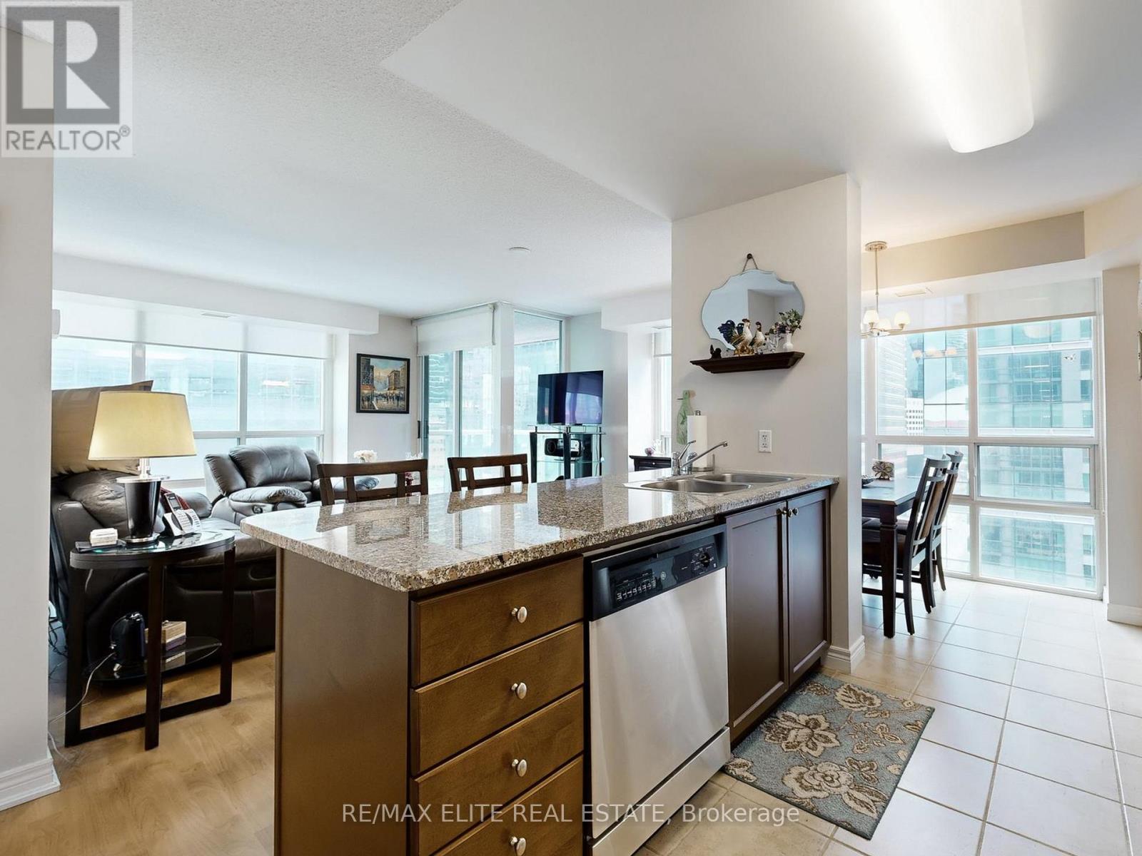 1806 - 30 GRAND TRUNK CRESCENT, Toronto, Ontario