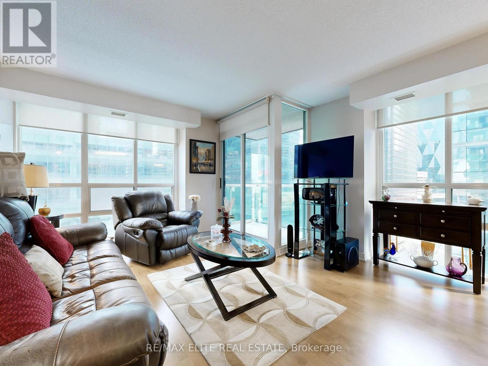 1806 - 30 Grand Trunk Crescent, Toronto, Ontario  M5J 3A4 - Photo 19 - C13649192