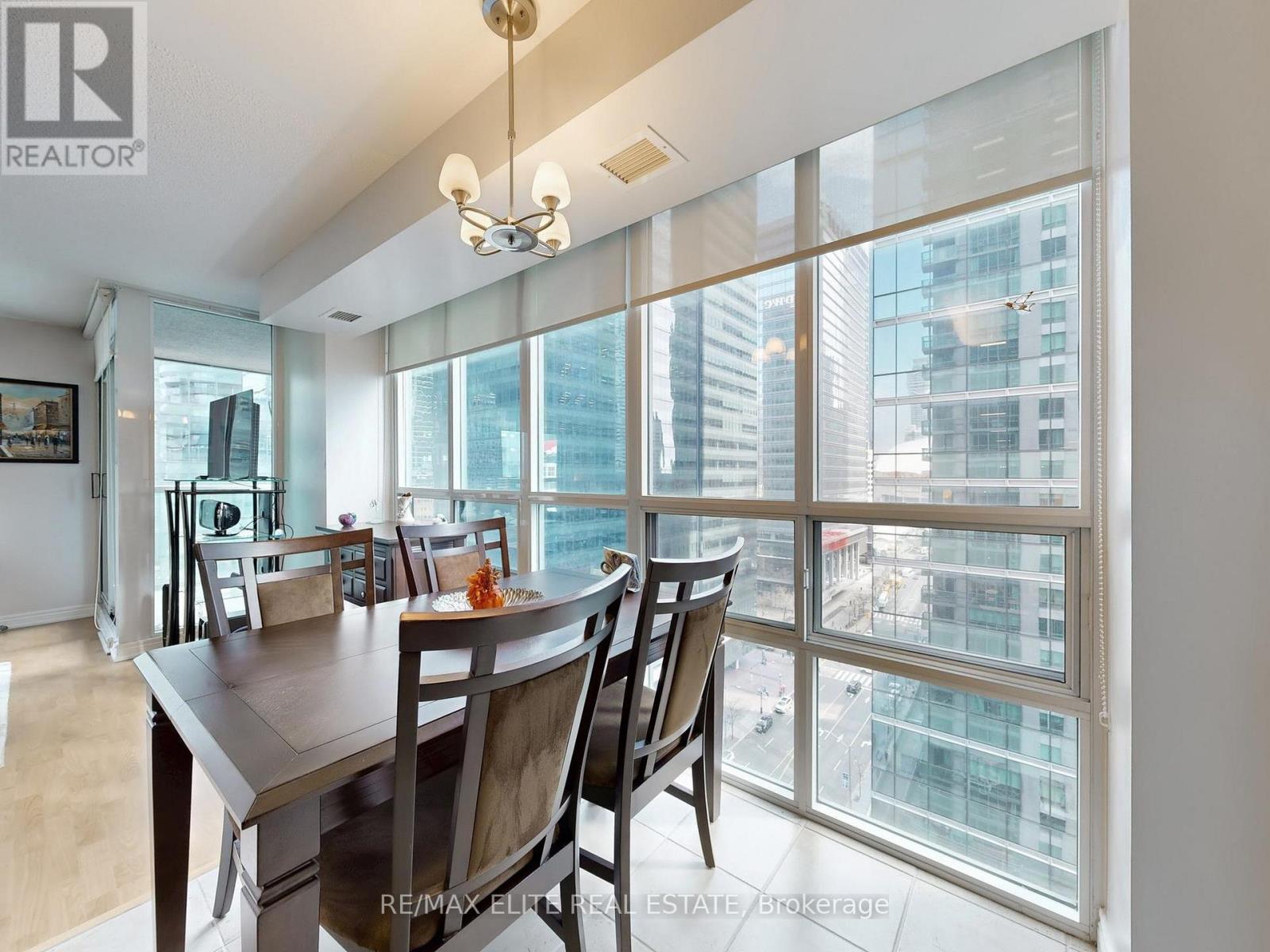 1806 - 30 Grand Trunk Crescent, Toronto, Ontario  M5J 3A4 - Photo 25 - C13649192