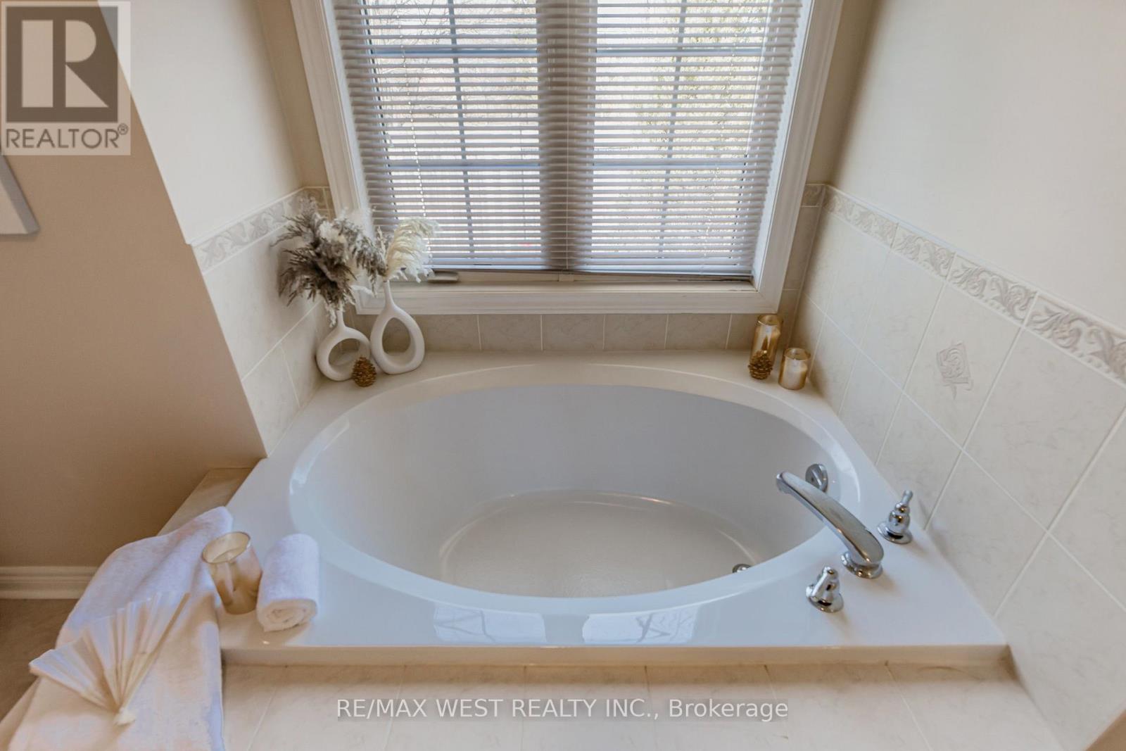 338 Mcbride Crescent, Newmarket, Ontario  L3X 2W3 - Photo 23 - N13596736