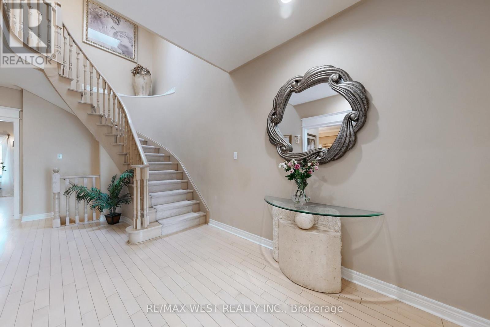 338 Mcbride Crescent, Newmarket, Ontario  L3X 2W3 - Photo 5 - N13596736