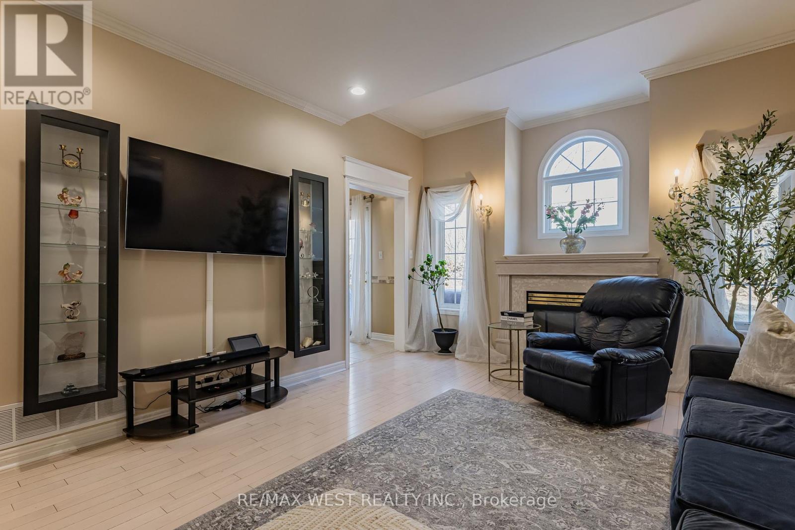 338 Mcbride Crescent, Newmarket, Ontario  L3X 2W3 - Photo 7 - N13596736