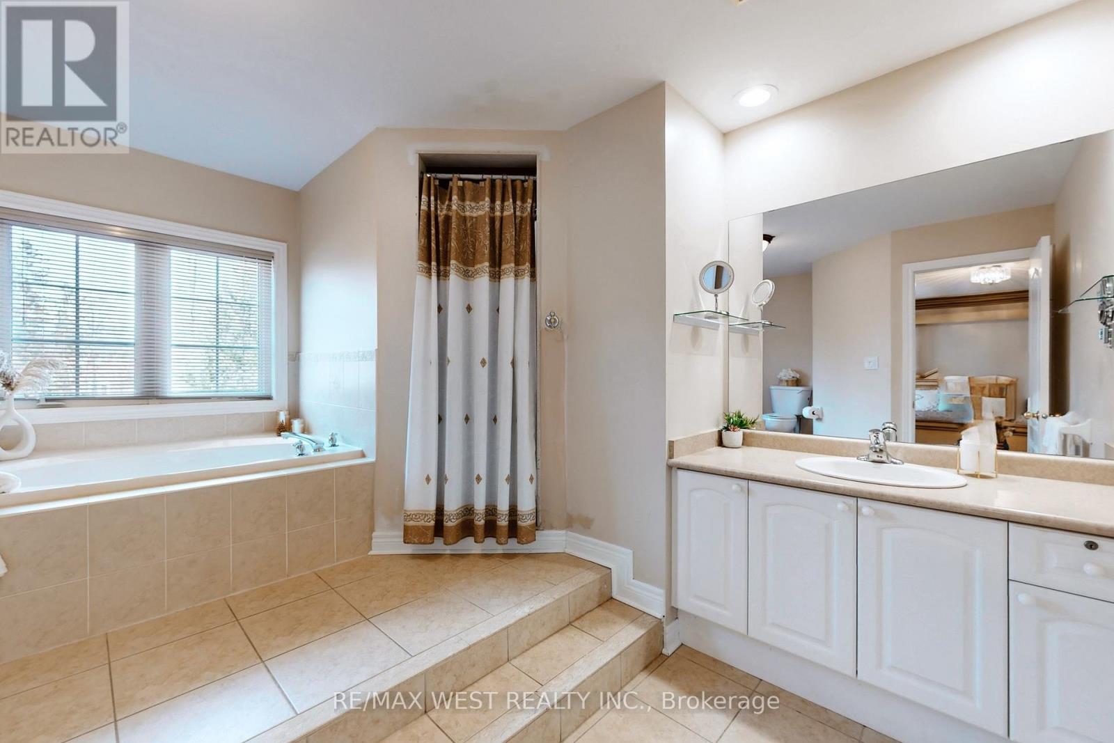 338 Mcbride Crescent, Newmarket, Ontario  L3X 2W3 - Photo 21 - N13596736