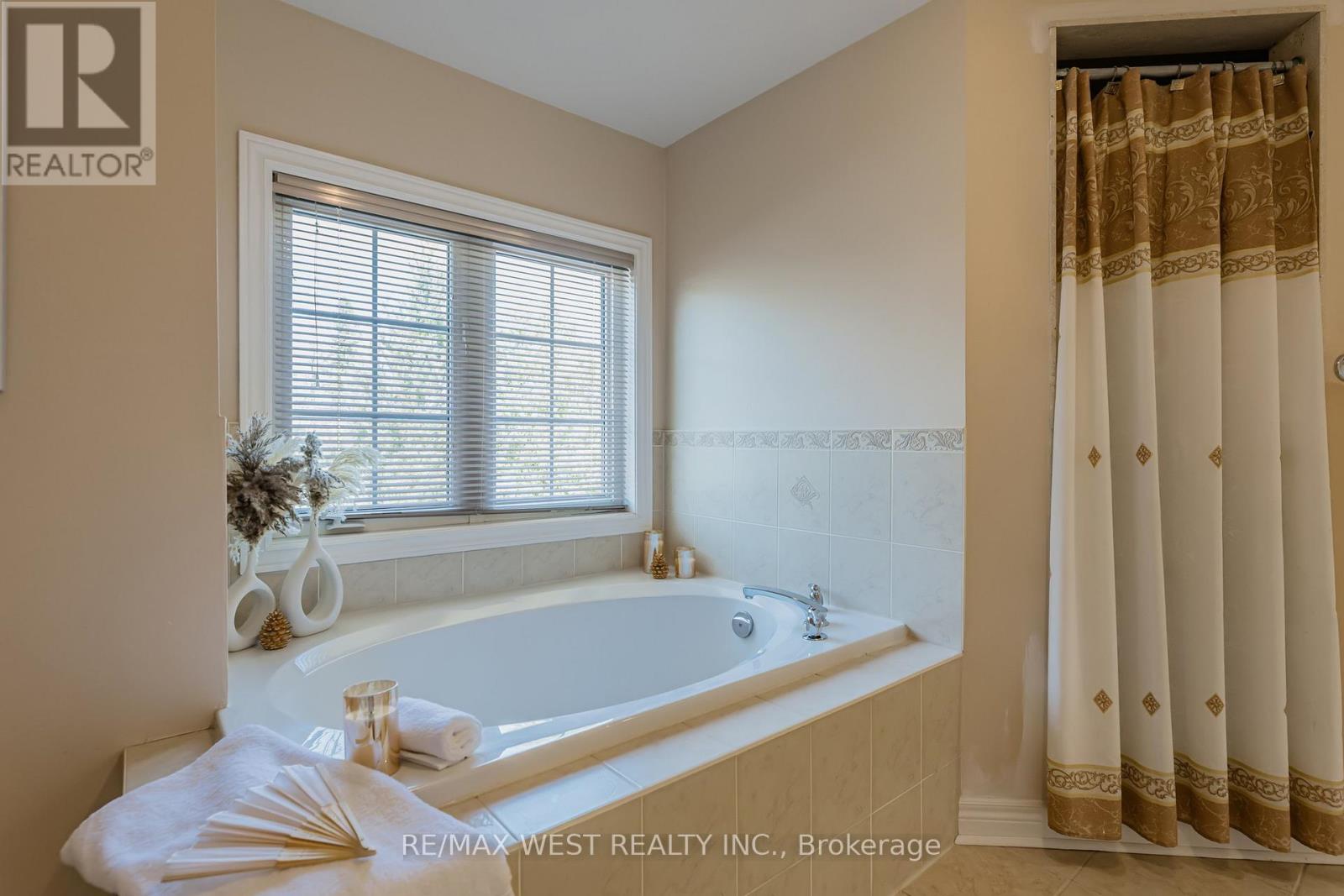 338 Mcbride Crescent, Newmarket, Ontario  L3X 2W3 - Photo 22 - N13596736