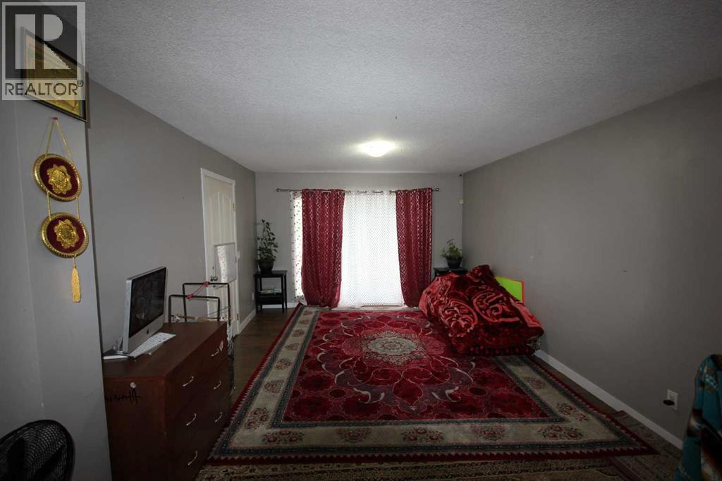 379 Falmere Road NE, Calgary, Alberta  T3J 2Z5 - Photo 8 - A2326447
