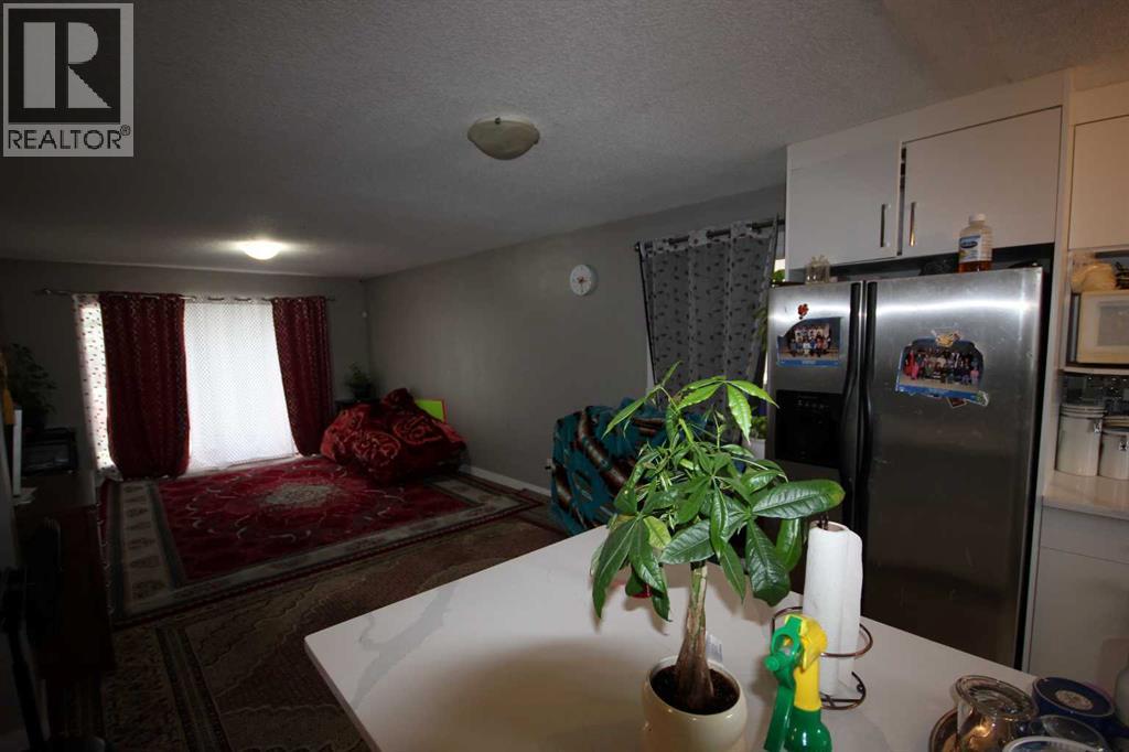 379 Falmere Road NE, Calgary, Alberta  T3J 2Z5 - Photo 7 - A2326447