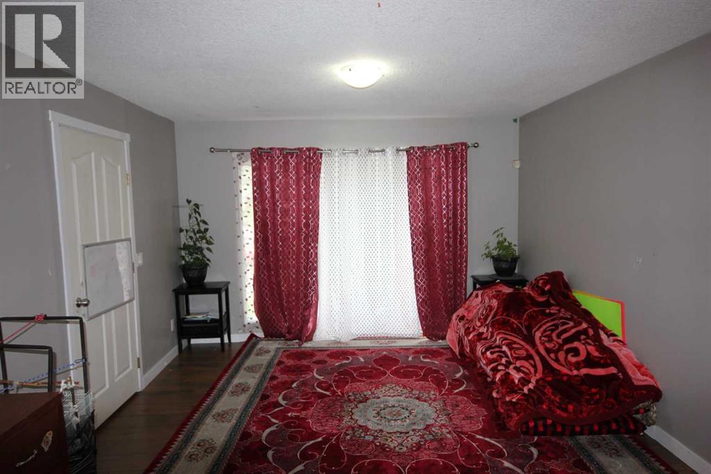 379 Falmere Road NE, Calgary, Alberta  T3J 2Z5 - Photo 9 - A2326447
