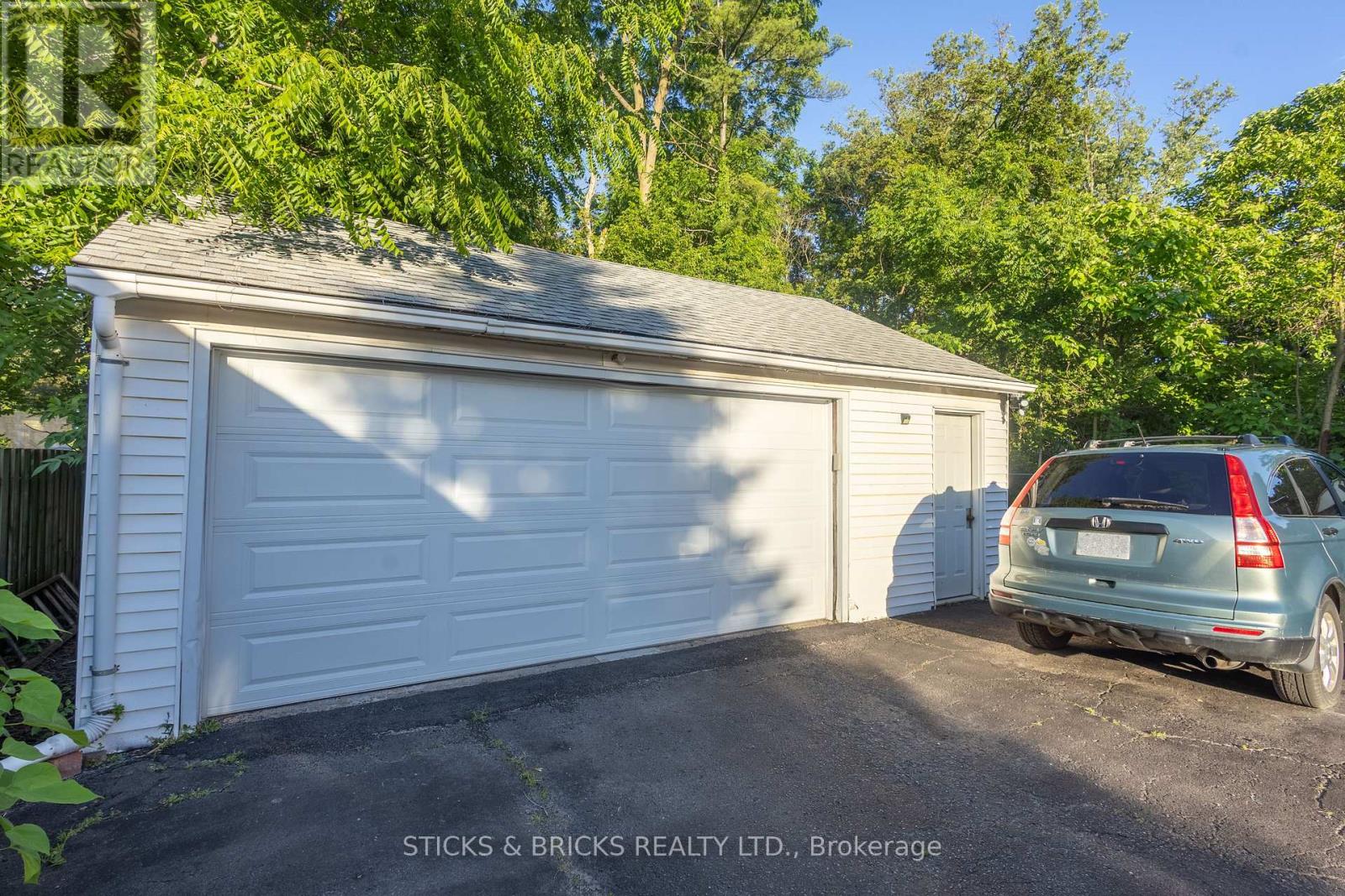 6088 Dorchester Road, Niagara Falls, Ontario  L2G 5T2 - Photo 3 - X13698948