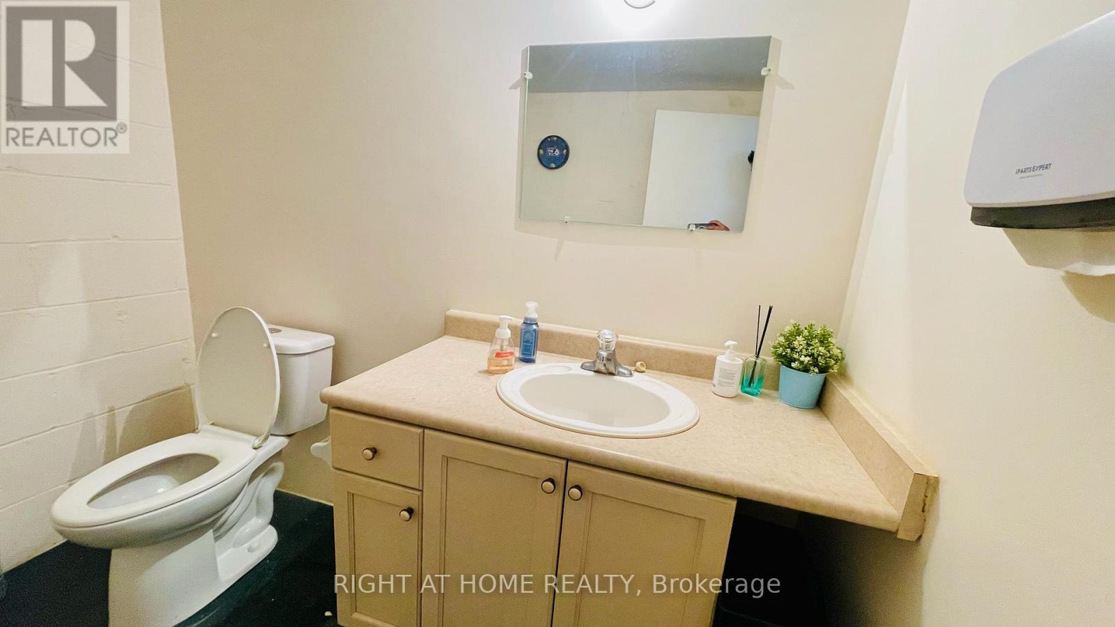 33 The Links Road, Toronto, Ontario  M2P 1T7 - Photo 32 - C13698906