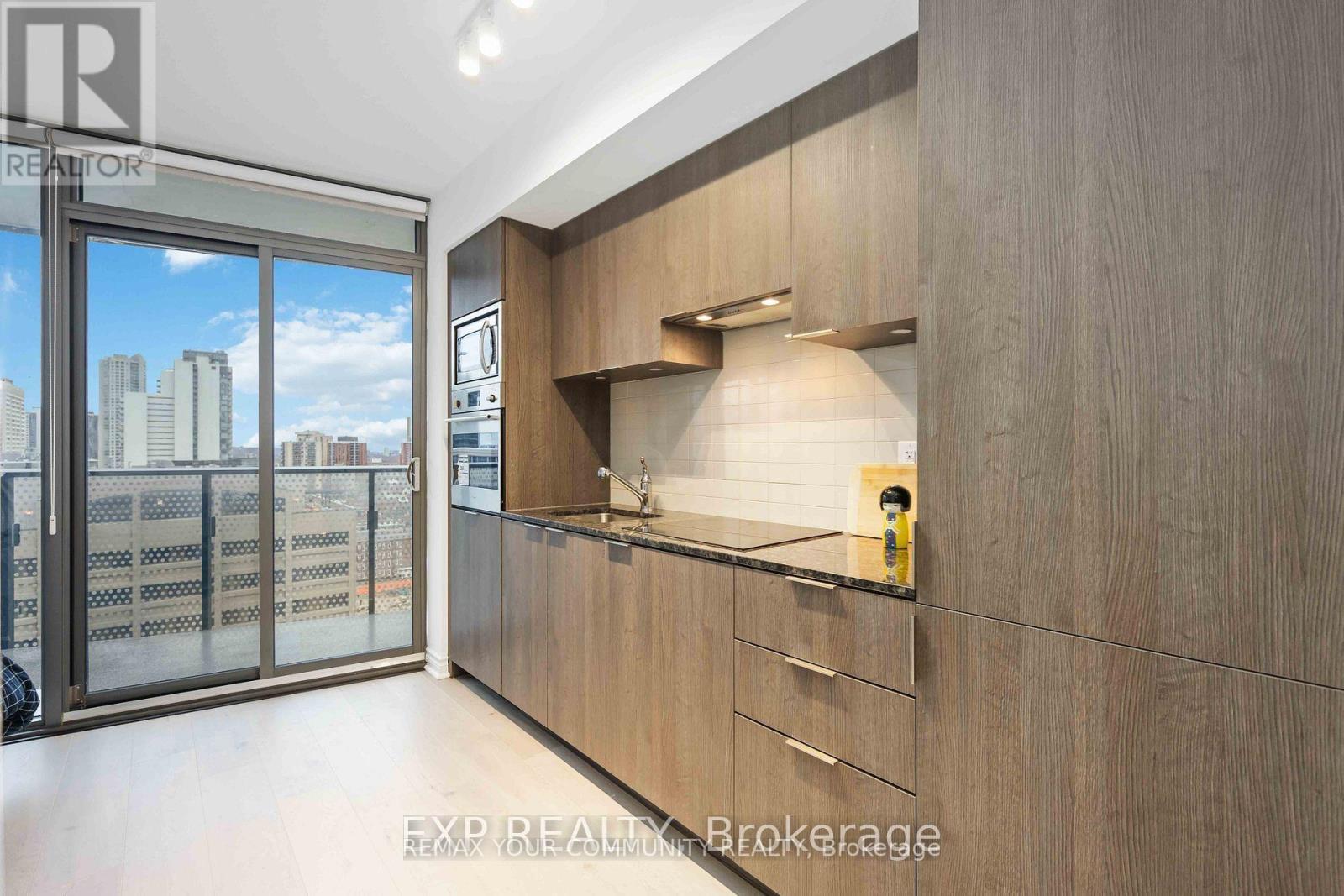 1212 - 11 Wellesley Street W, Toronto, Ontario  M4Y 0G4 - Photo 10 - C13698912