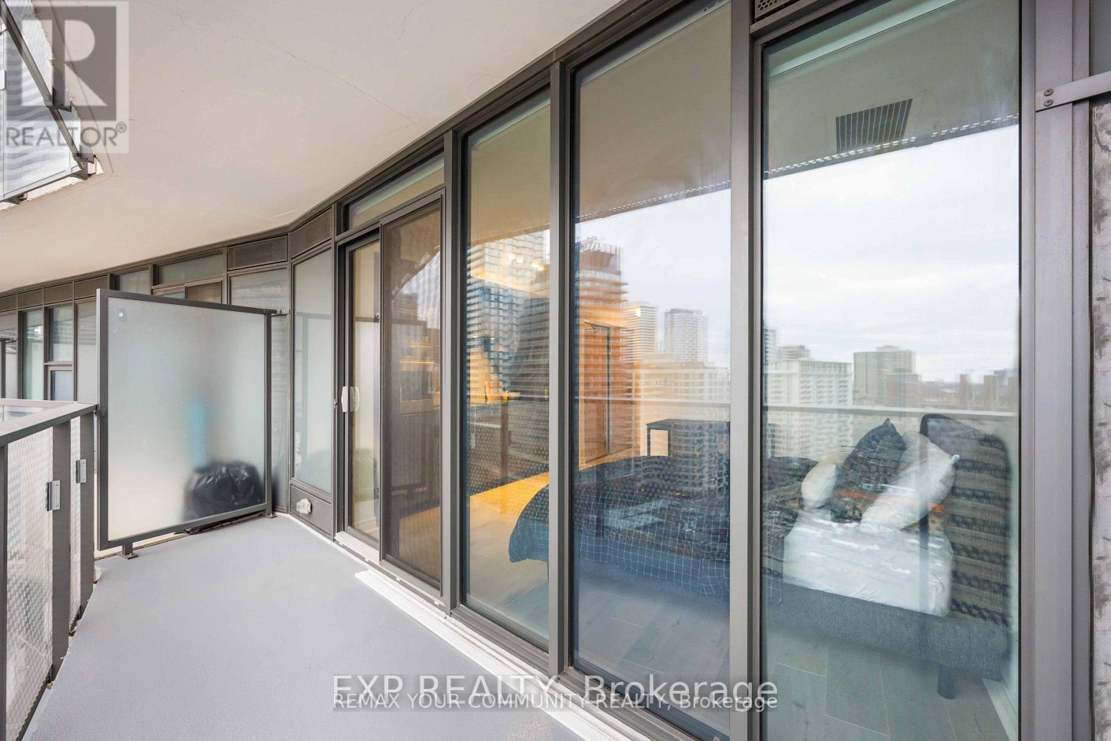 1212 - 11 Wellesley Street W, Toronto, Ontario  M4Y 0G4 - Photo 26 - C13698912