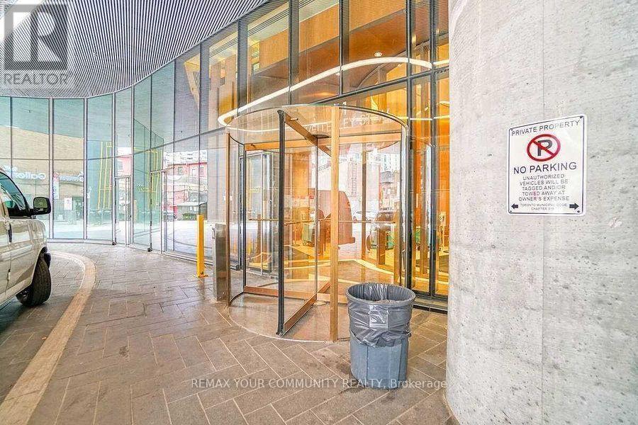 1212 - 11 Wellesley Street W, Toronto, Ontario  M4Y 0G4 - Photo 3 - C13698912