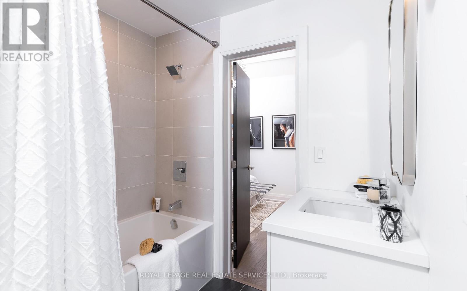 2 - 169 Jones Avenue, Toronto, Ontario  M4M 3A2 - Photo 18 - E13698916