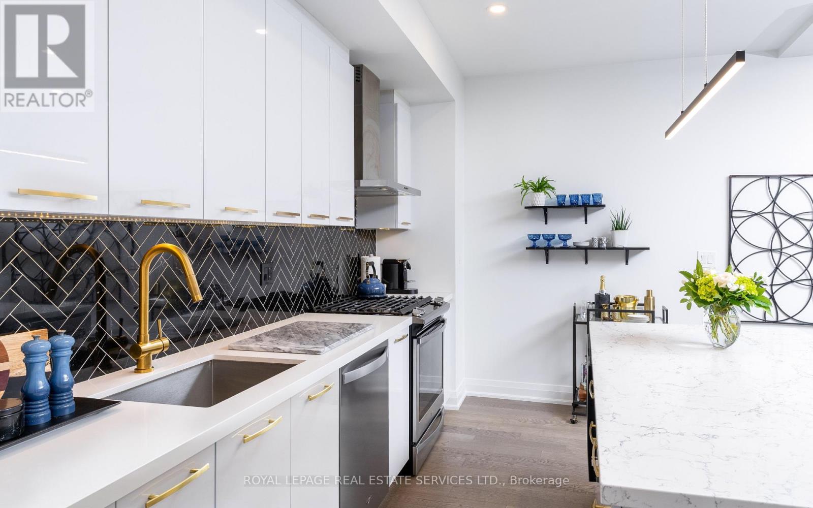 2 - 169 Jones Avenue, Toronto, Ontario  M4M 3A2 - Photo 4 - E13698916